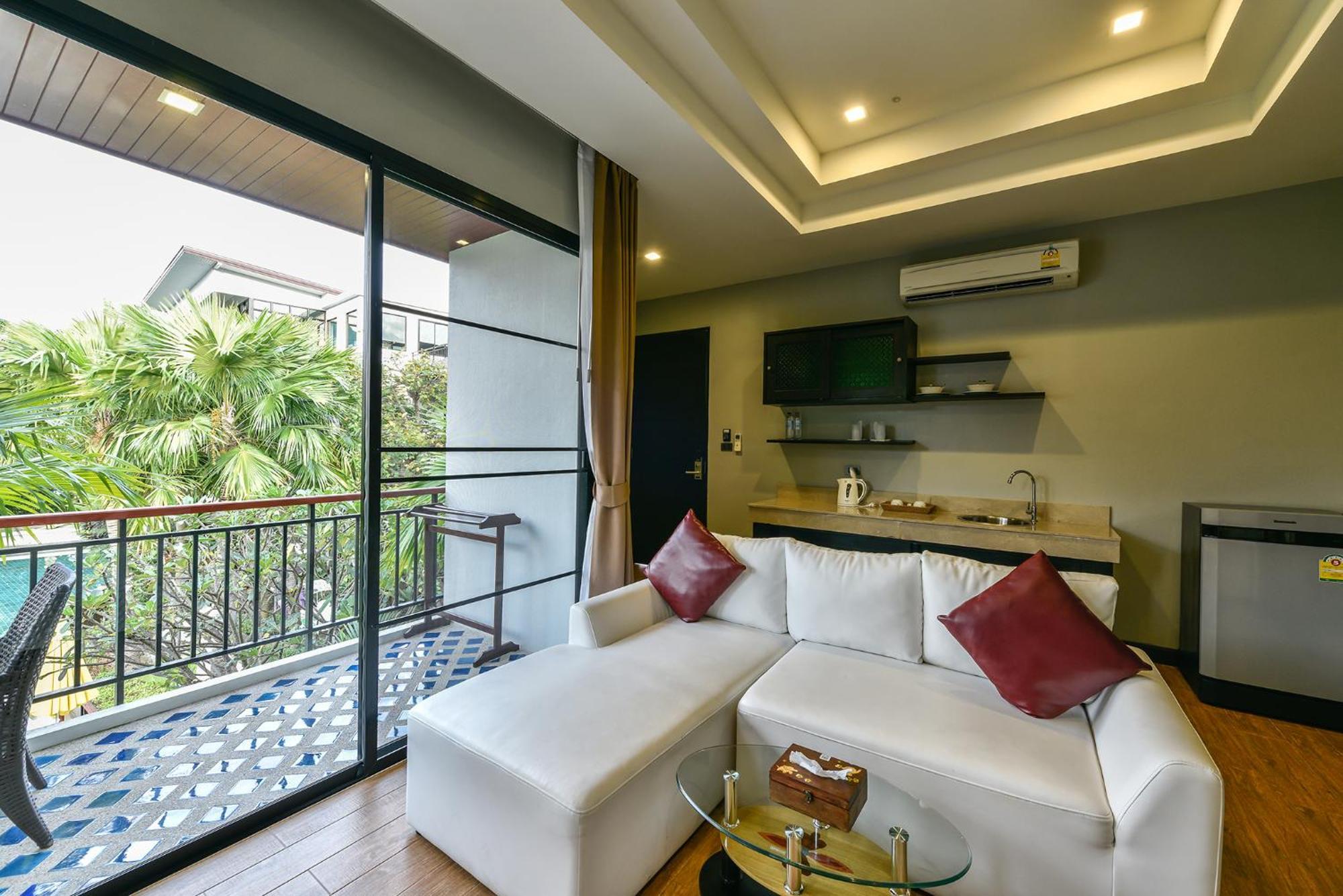 รีสอร์ท โคโค่ รีทรีท ภูเก็ต แอนด์ สปา 4*
