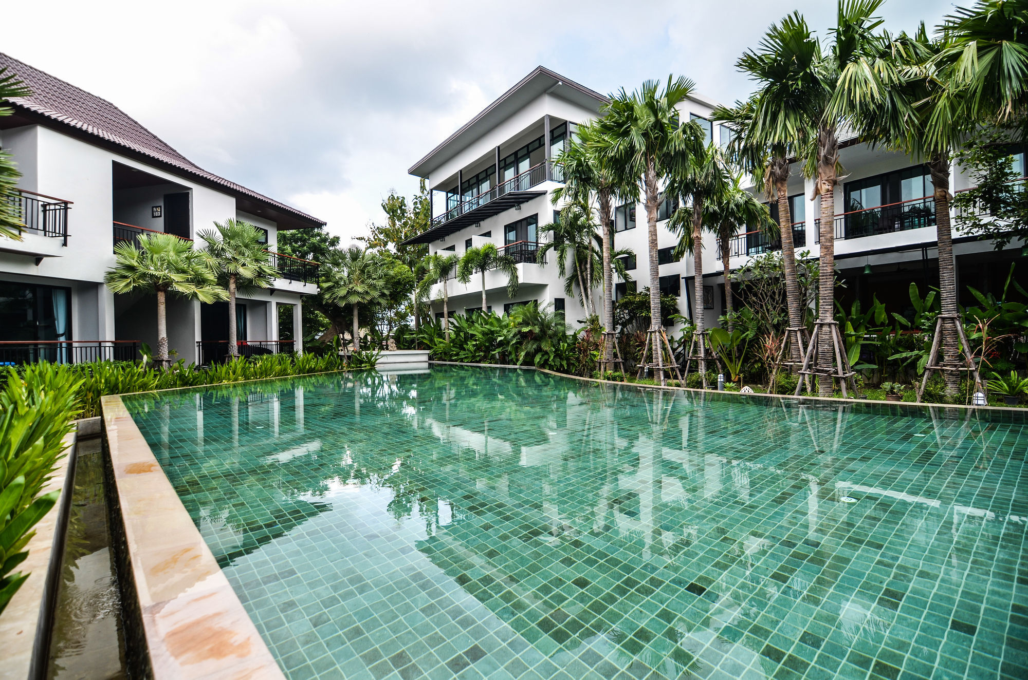 Coco Retreat Phuket And - Sha Resor 4*